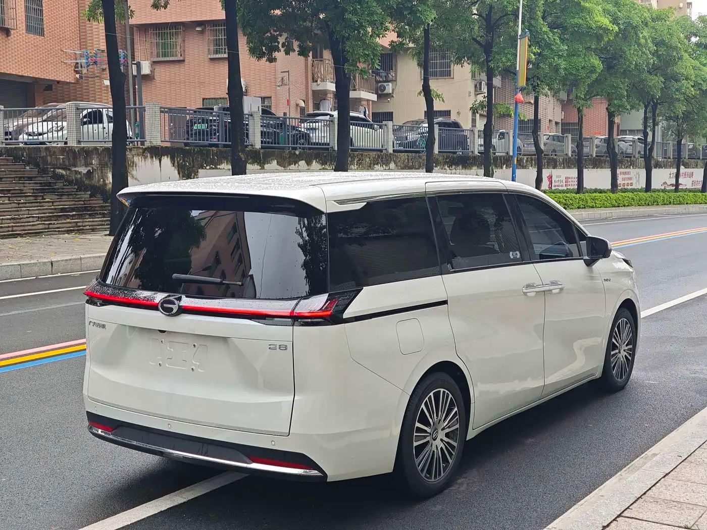 GAC Trumpchi Trumpchi E8 NEV 2025 — Photo 5/20