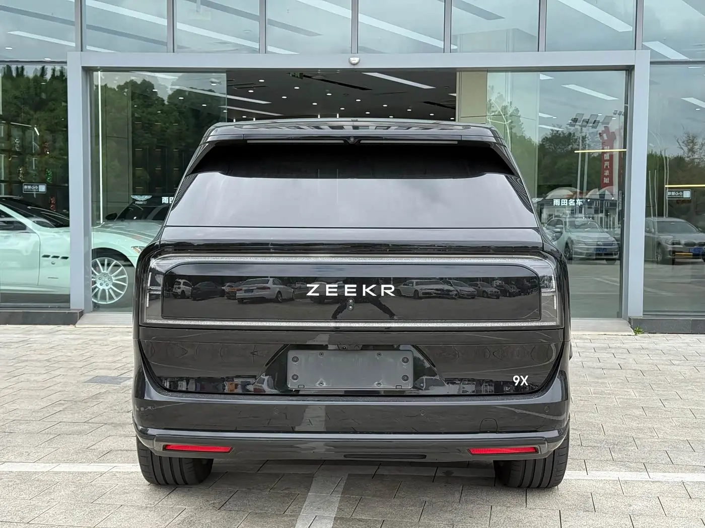 ZEEKR 9X 2026 — Photo 16/17