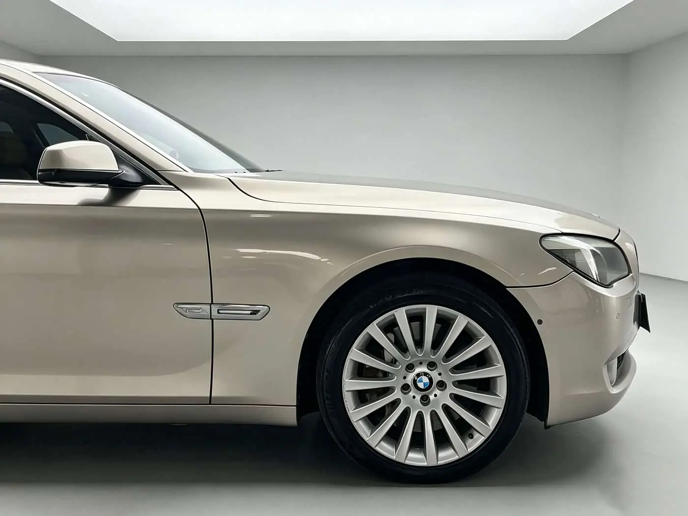 BMW 7 Series 2012 — Photo 8/20