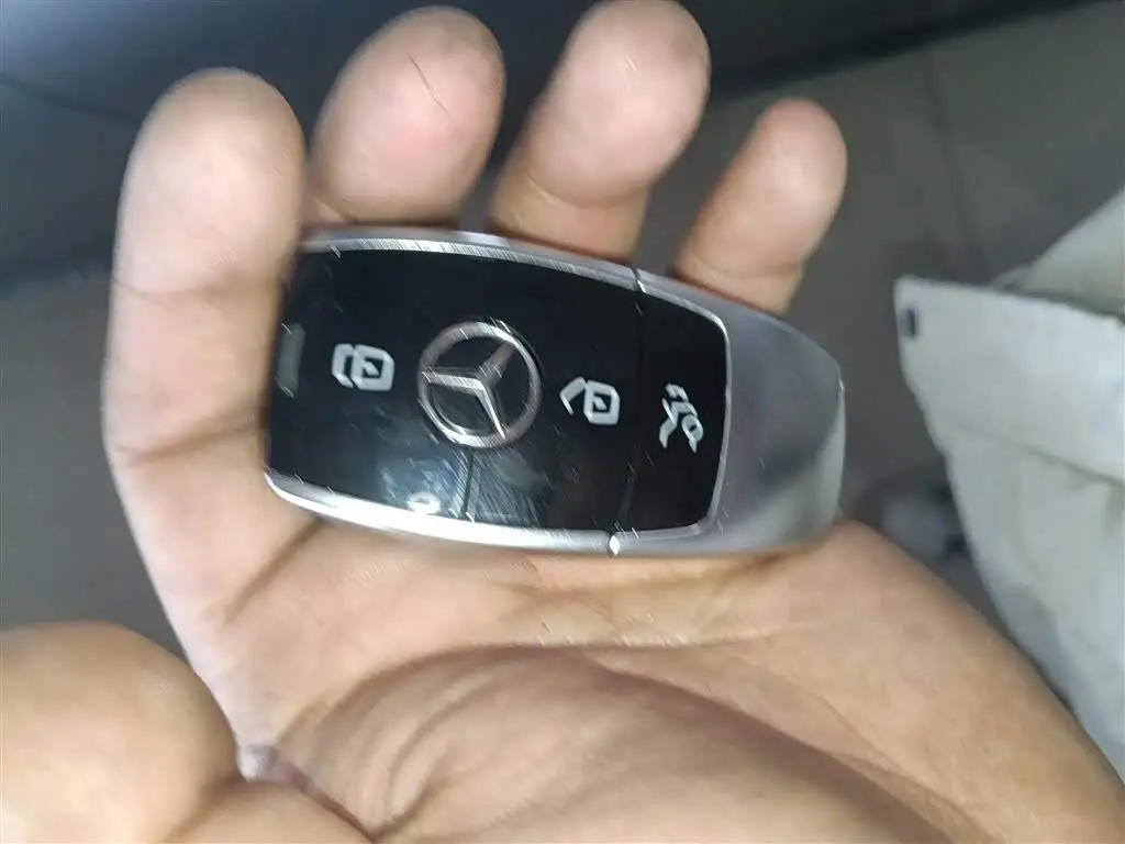 Mercedes-Benz E-Class 2023 — Photo 17/20