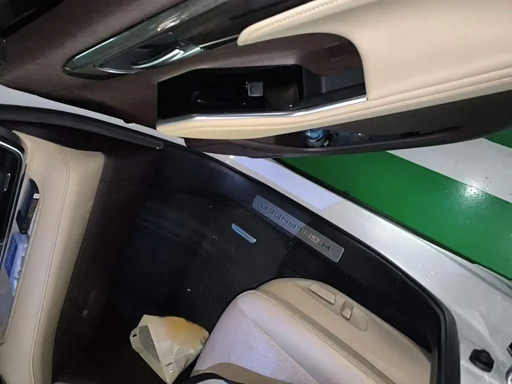 Toyota Highlander 2022 — Photo 18/20