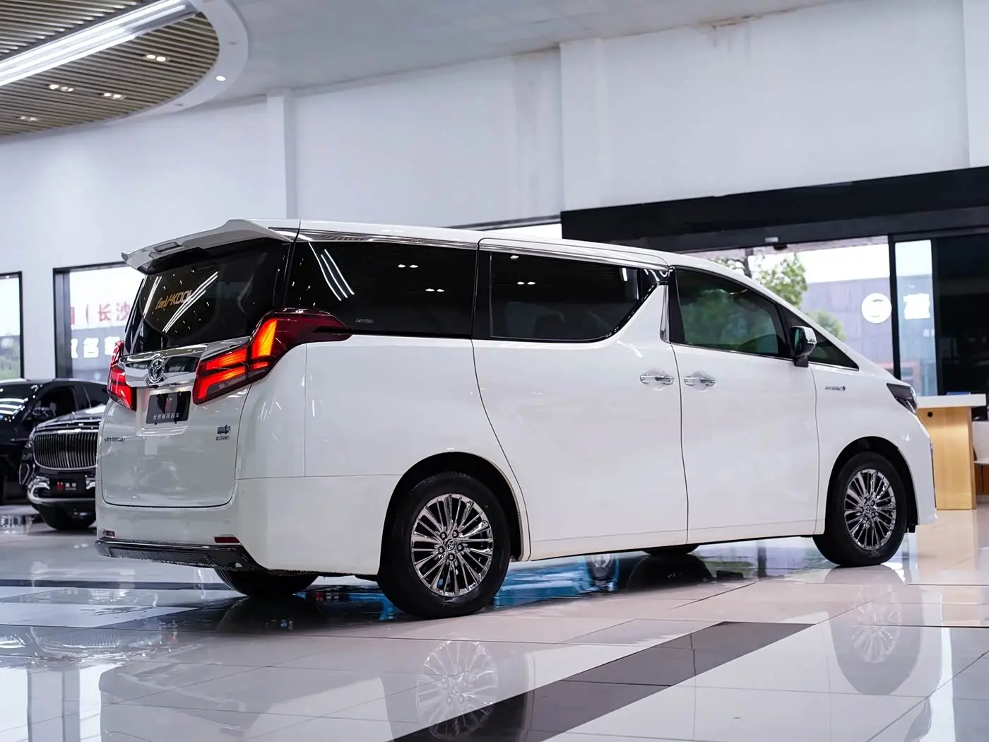 Toyota Alphard 2020 — Photo 18/20