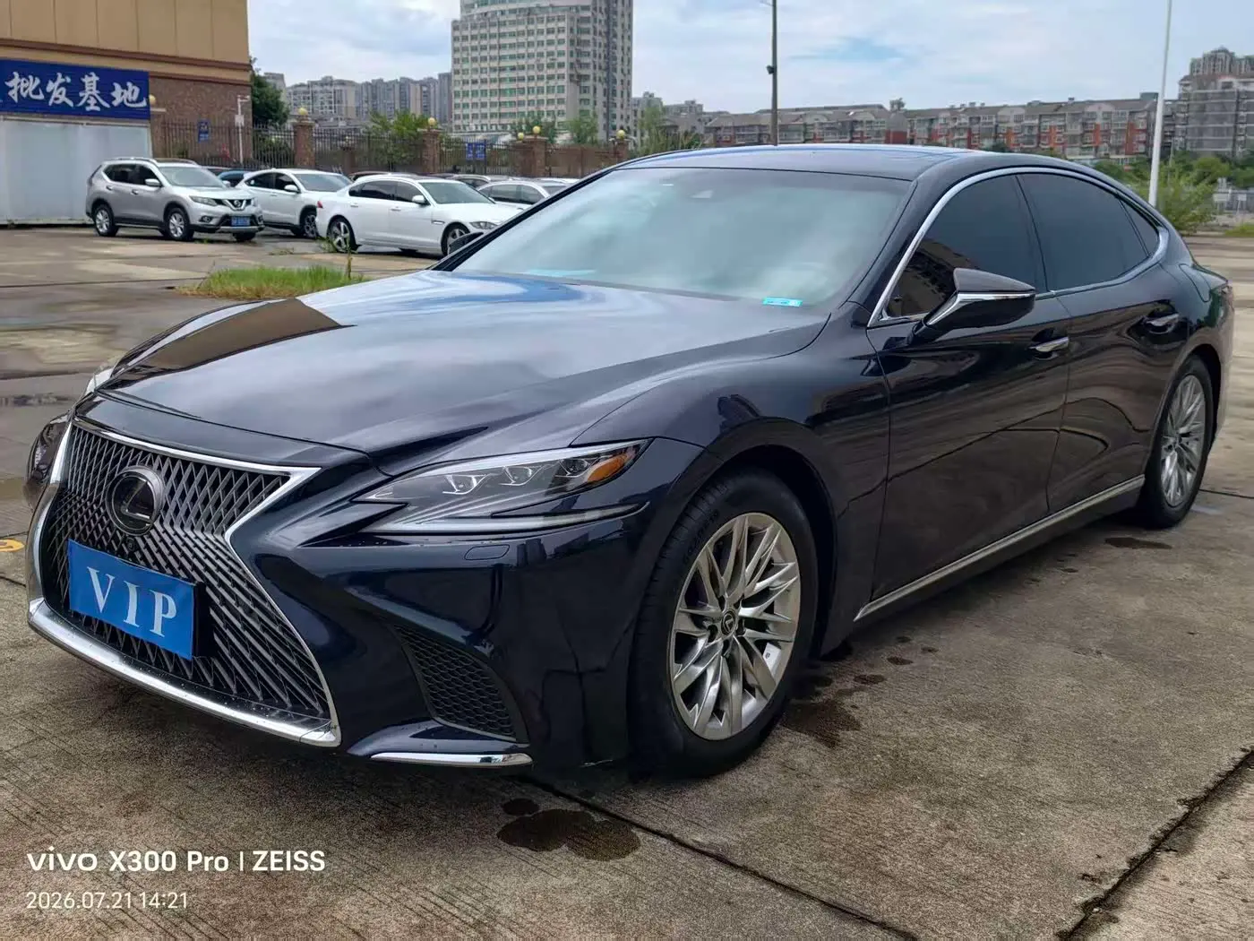Lexus LS 2020 — Фото 1/15
