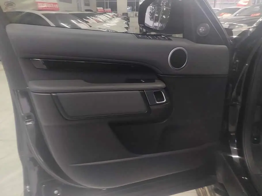 Land Rover Discovery 2018 — Photo 7/16