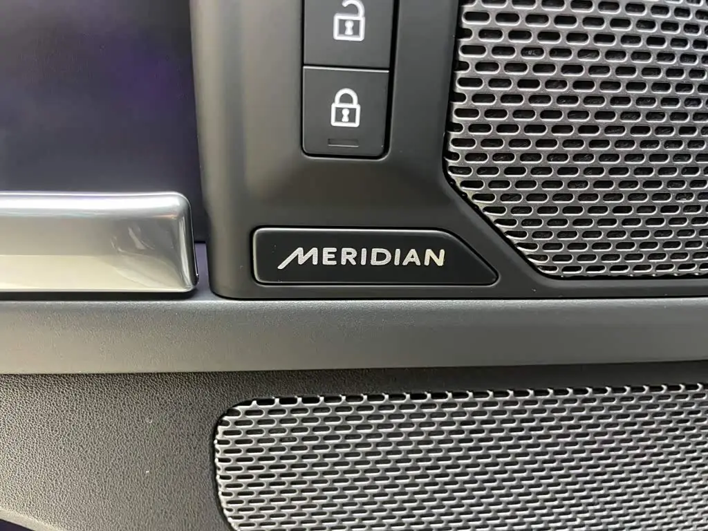 Land Rover Defender 2024 — Photo 6/20