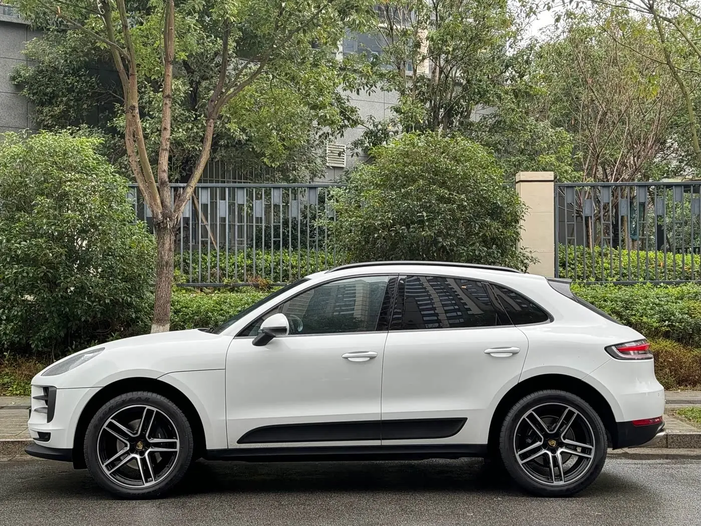 Porsche Macan 2022 — Photo 3/14