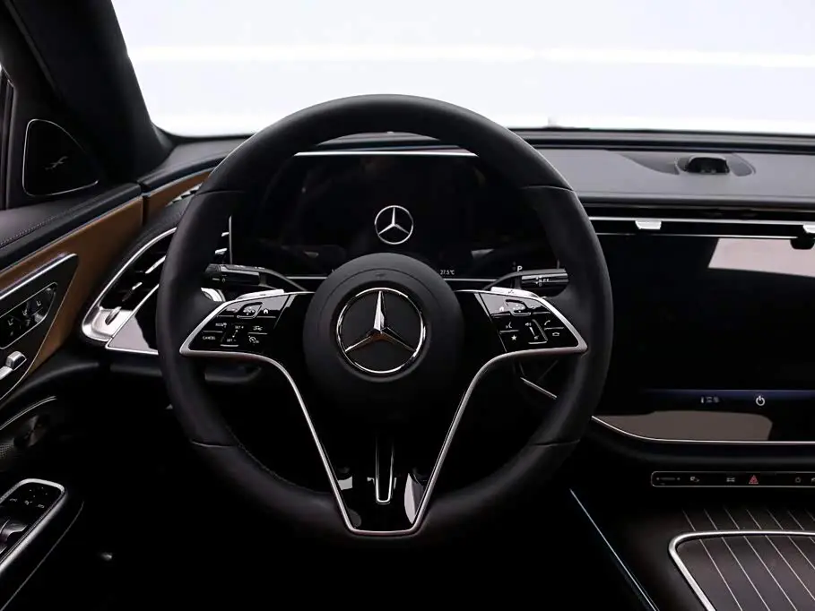Mercedes-Benz E-Class 2025 — Фото 7/20