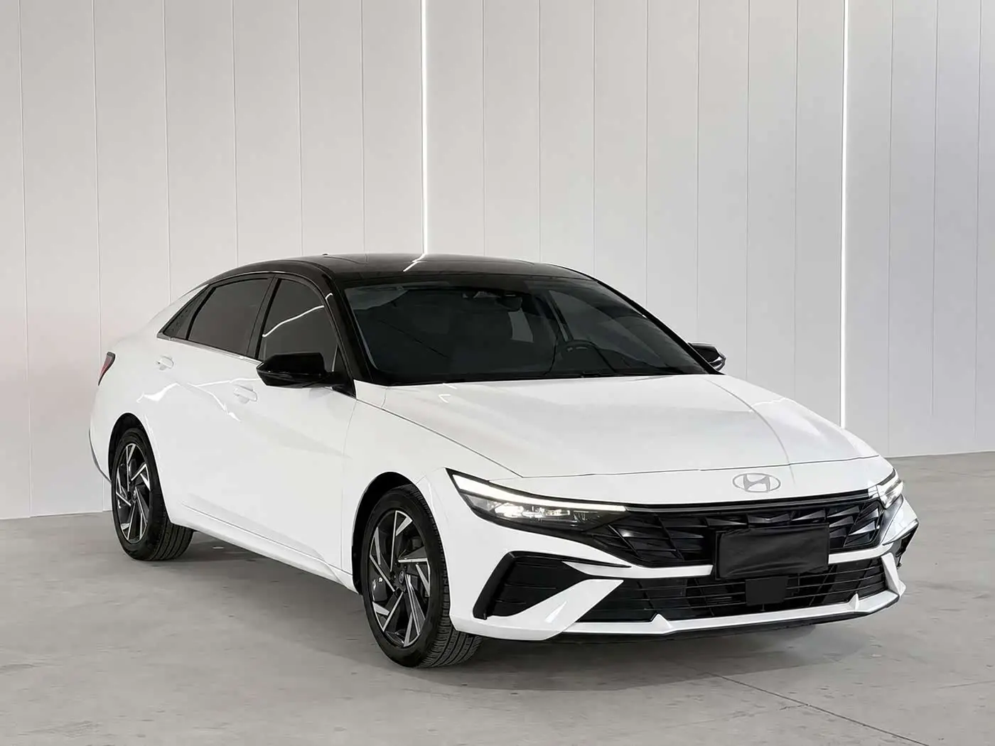 Hyundai Elantra 2023 — Photo 3/20
