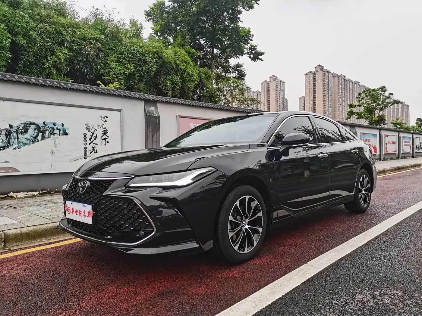 Toyota Avalon 2023 — Фото 1/12
