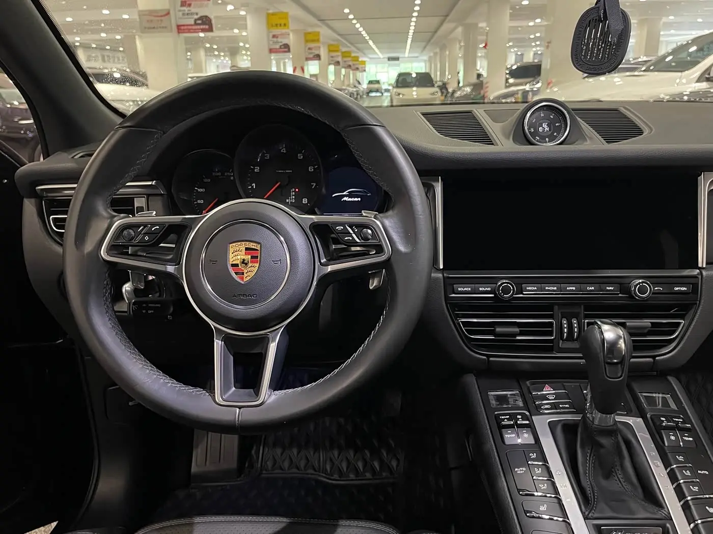 Porsche Macan 2021 — Фото 11/13