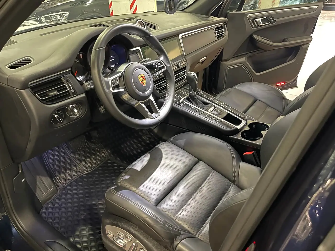 Porsche Macan 2021 — Фото 8/13