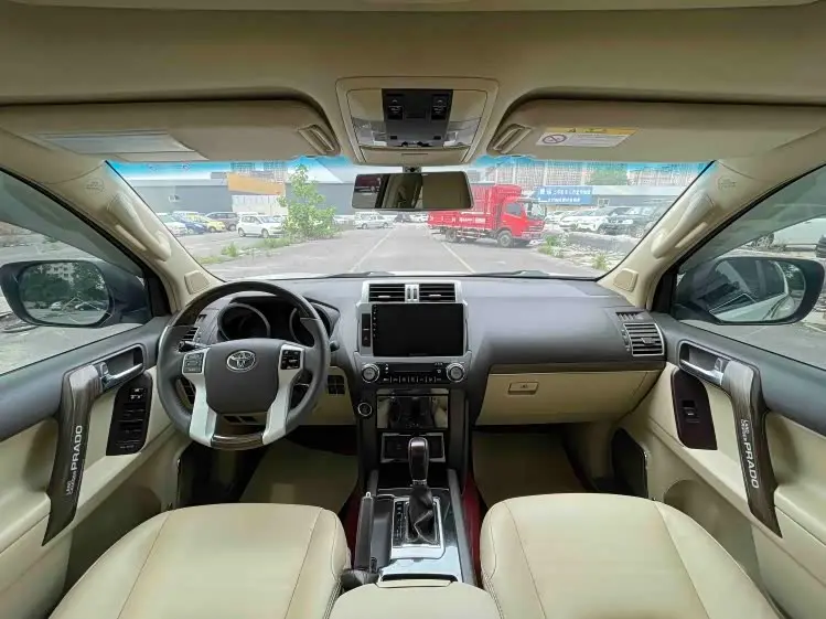 Toyota Prado 2016 — Photo 8/15