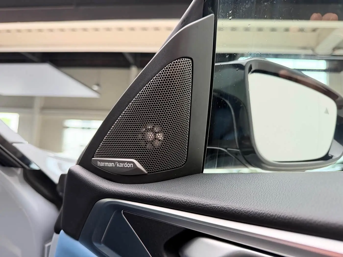 BMW M4 2023 — Photo 8/11