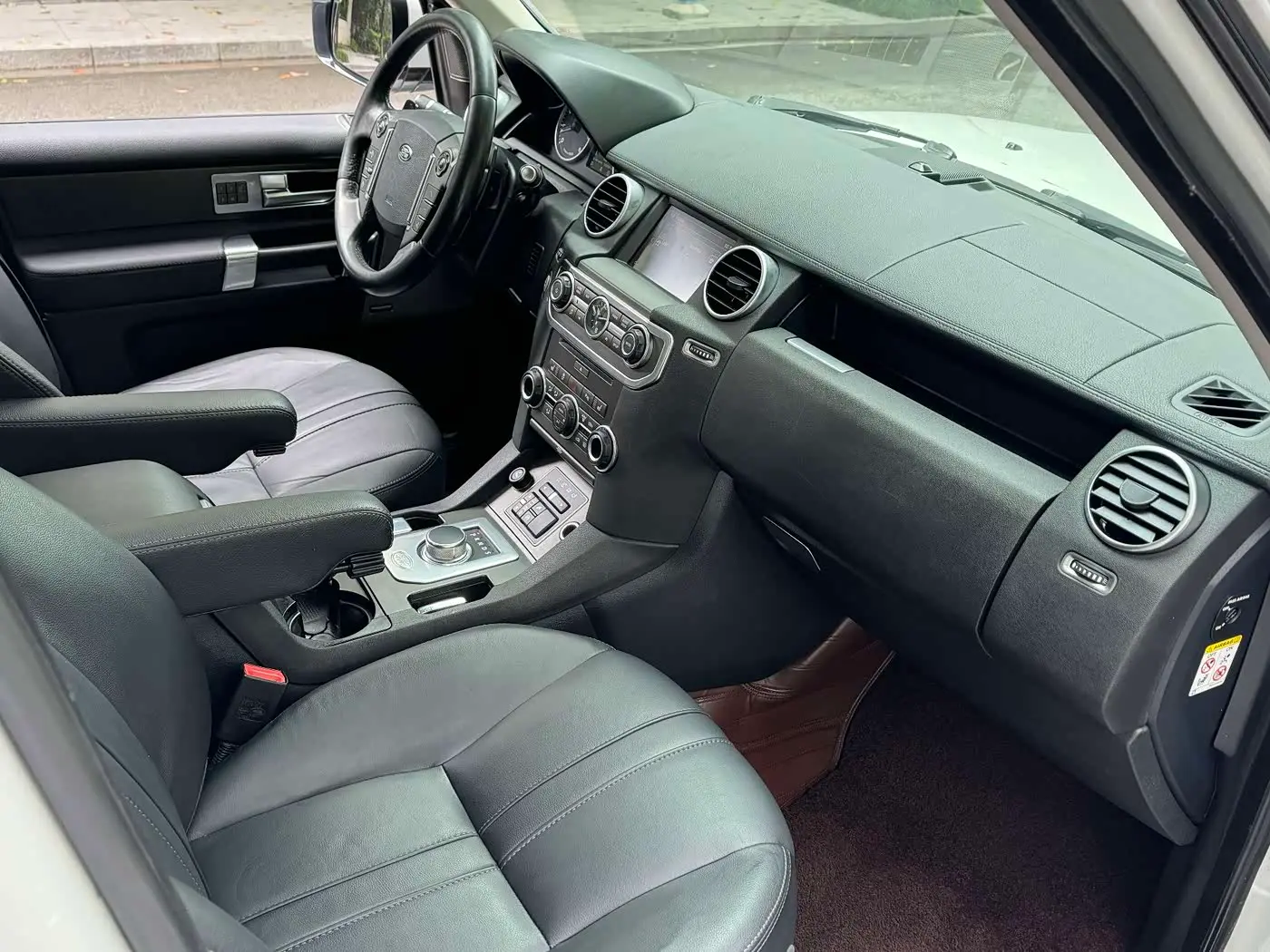 Land Rover Discovery 2016 — Şəkil 10/15