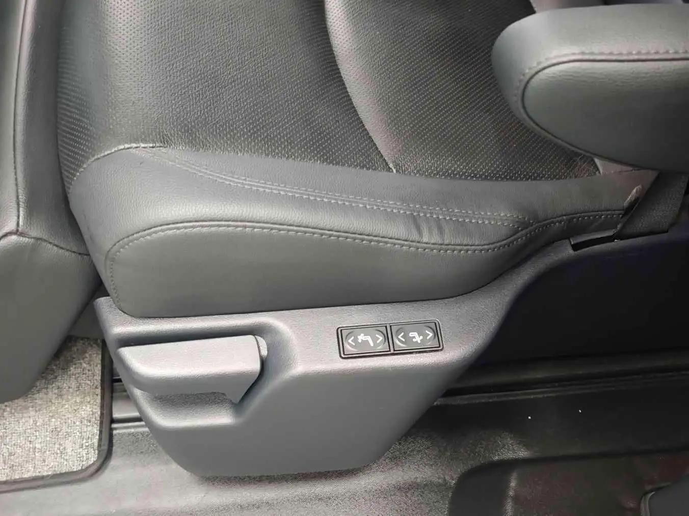 Toyota Sienna 2024 — Photo 15/20