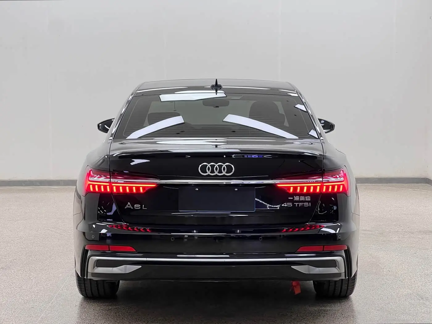 Audi A6L 2023 — Photo 8/20