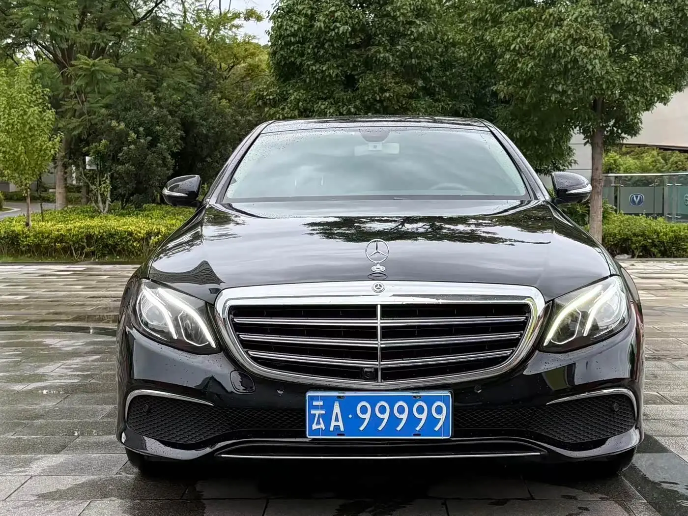 Mercedes-Benz E-Class 2019 — Photo 2/9