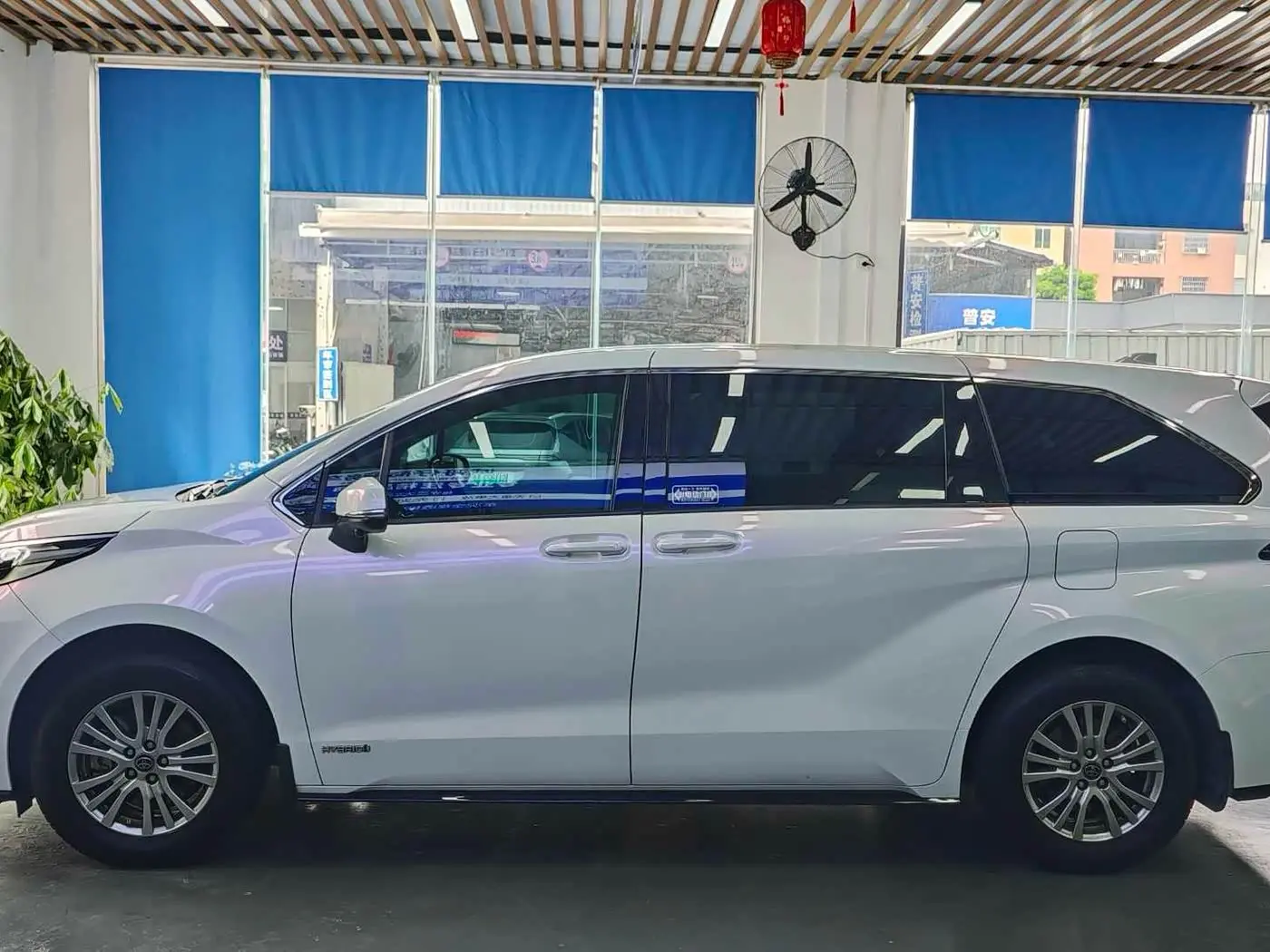 Toyota Sienna 2023 — Photo 4/20