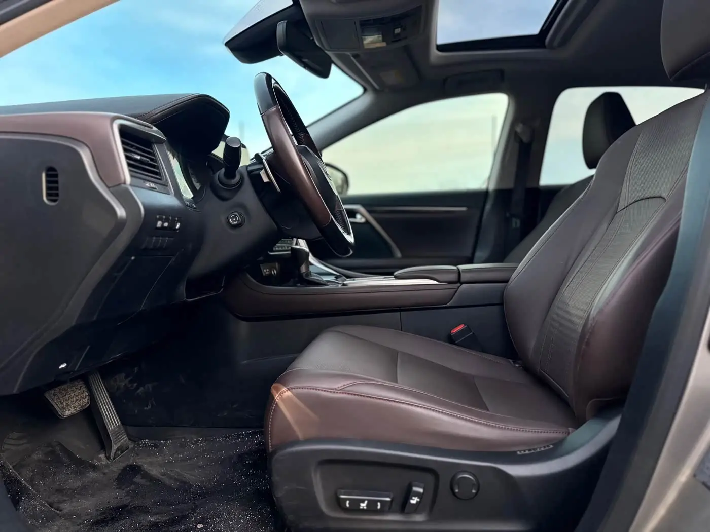Lexus RX 2020 — Photo 14/17