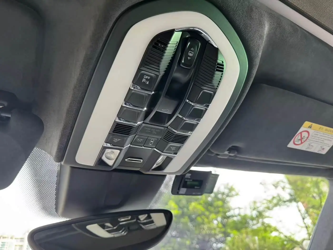 Porsche Cayenne 2016 — Фото 15/20