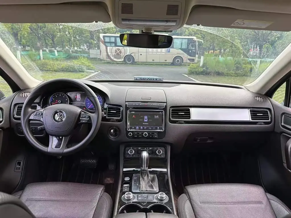 Volkswagen Touareg 2017 — Şəkil 4/9
