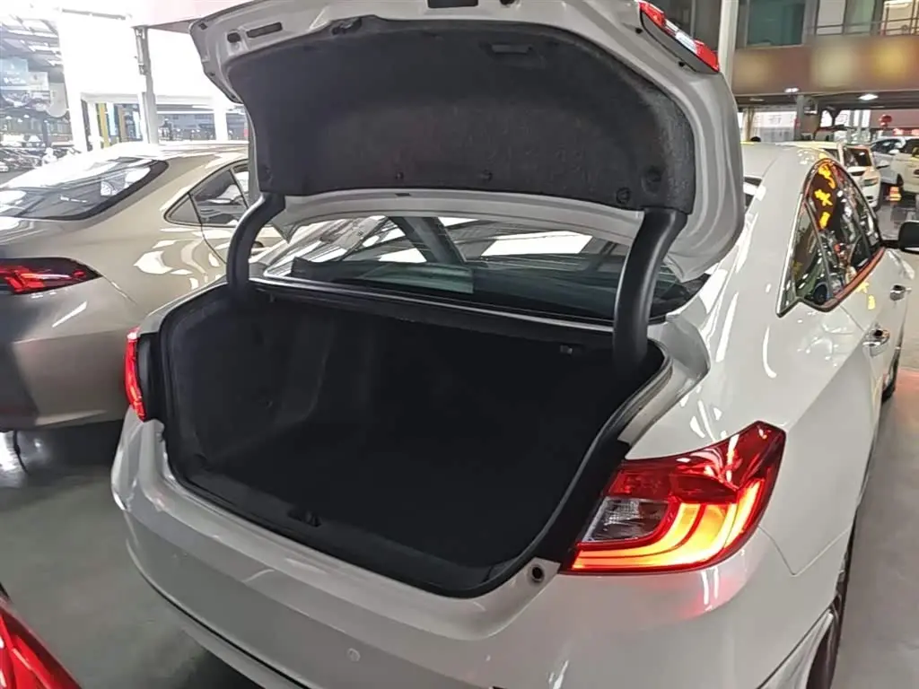 Honda Accord 2020 — ფოტო 19/20
