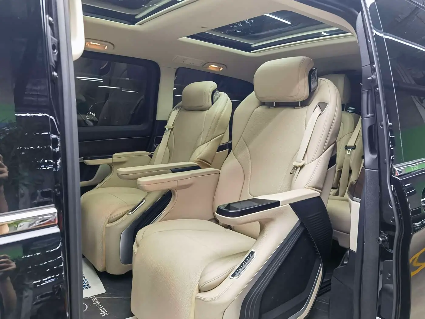 Mercedes-Benz V-Class 2024 — Фото 10/20