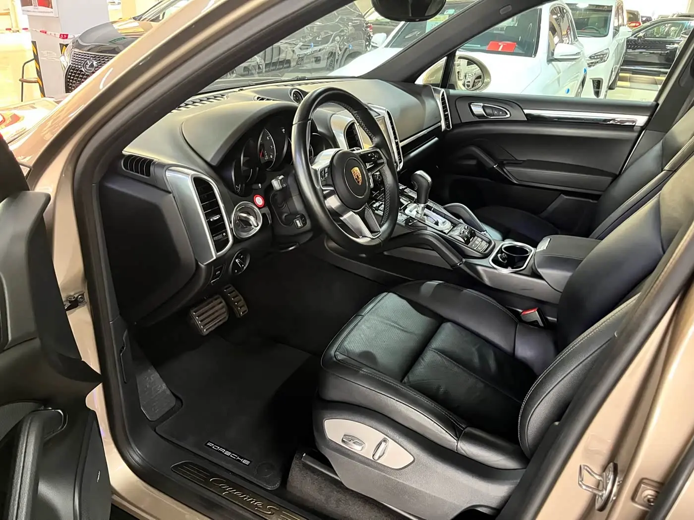 Porsche Cayenne 2017 — Фото 4/17