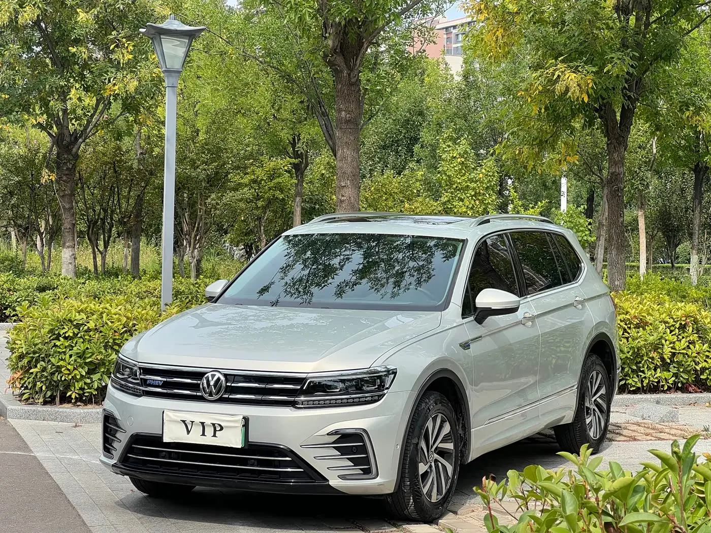Volkswagen Tiguan L PHEV 2020 — Фото 1/15
