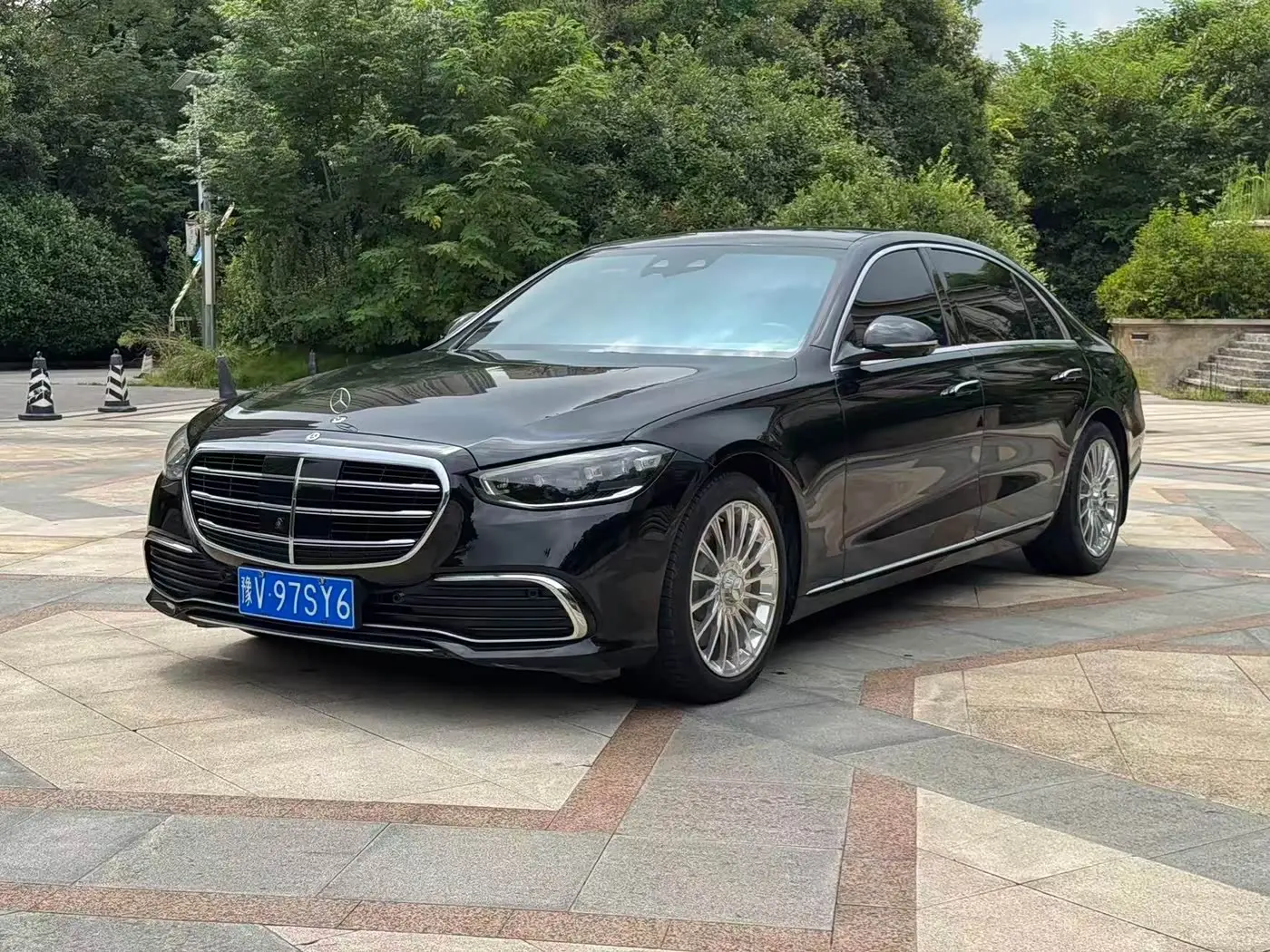 Mercedes-Benz S-Class 2025 — Photo 3/7