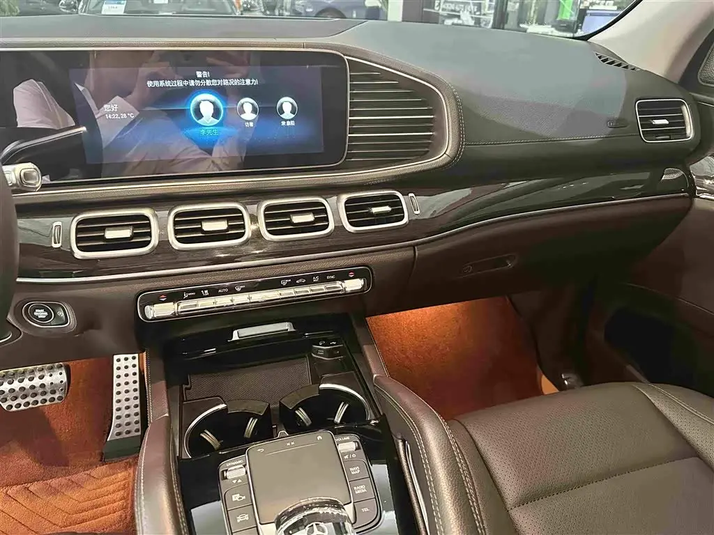 Mercedes-Benz GLE 2022 — Photo 9/18