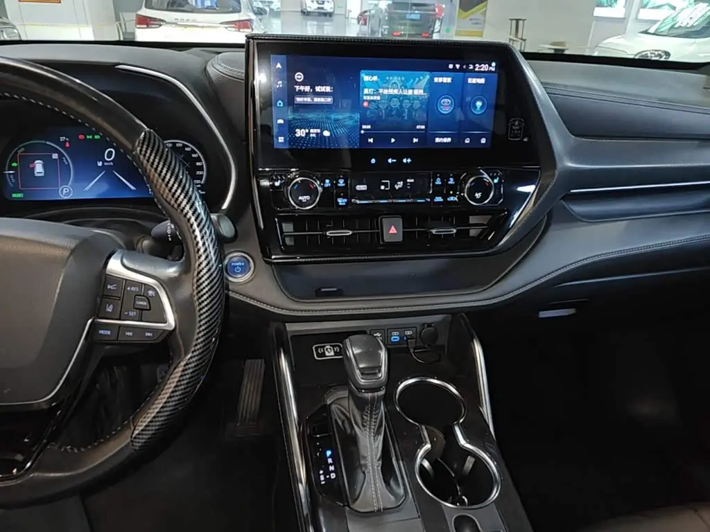 Toyota Crown Kluger 2021 — Şəkil 10/20