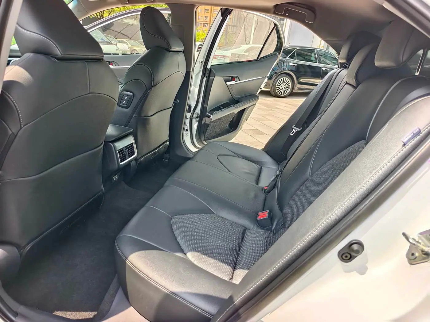 Toyota Camry 2023 — Фото 10/20
