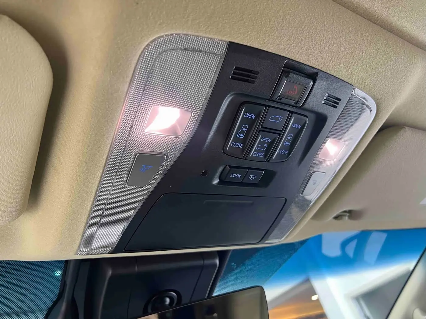 Toyota Alphard 2021 — Photo 15/20