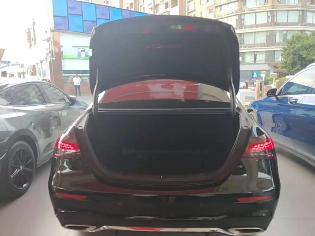 Mercedes-Benz E-Class 2023 — Photo 19/20