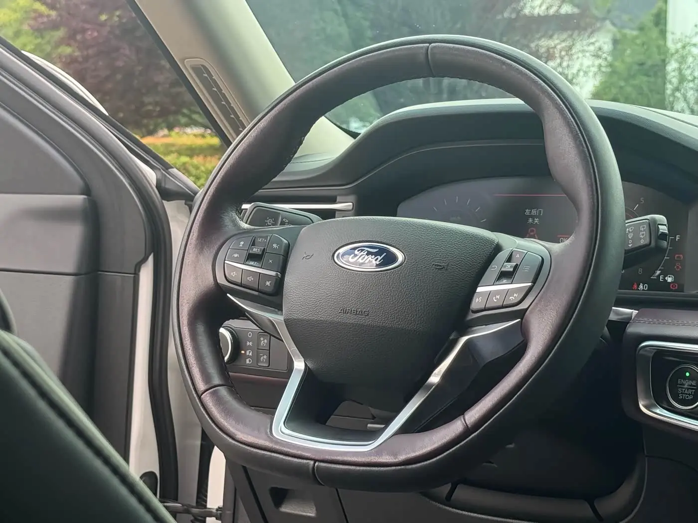 Ford Explorer 2024 — Photo 10/20
