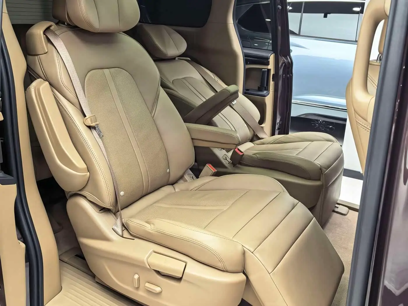 Buick GL8 2020 — Photo 9/16