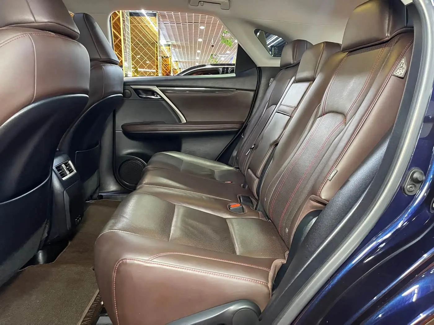 Lexus RX 2020 — Фото 9/17