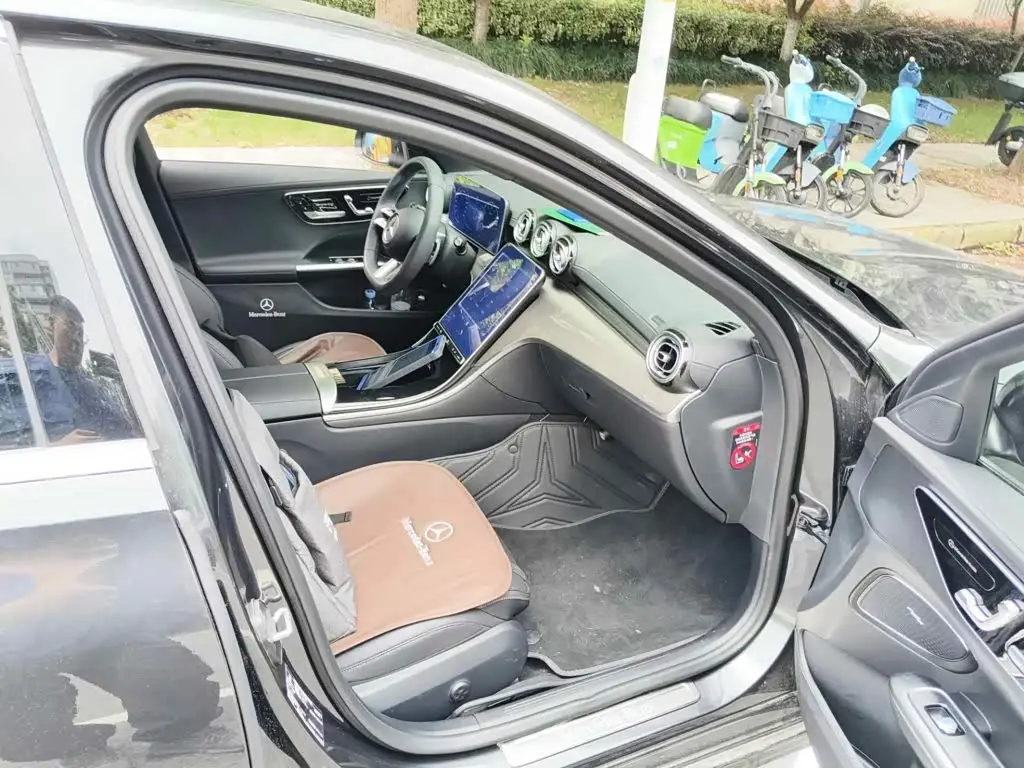 Mercedes-Benz C-Class 2024 — Photo 10/15