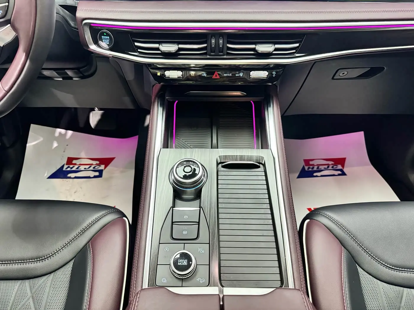 Ford Explorer 2024 — ფოტო 12/20