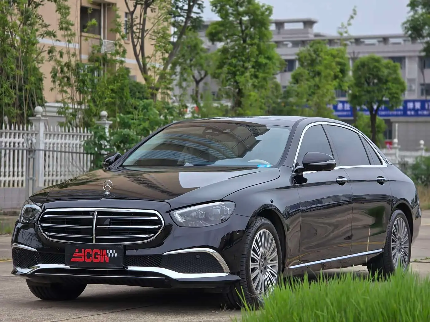 Mercedes-Benz E-Class 2021 — Photo 1/20