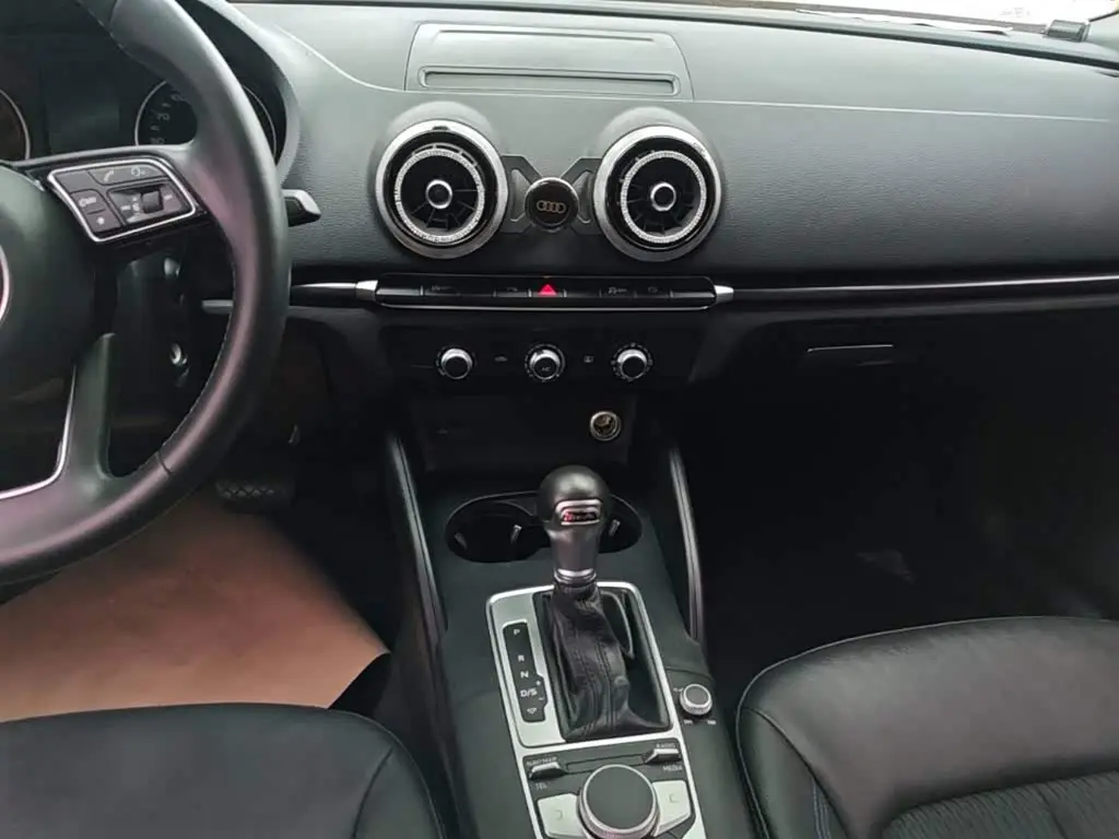 Audi A3 2020 — ფოტო 13/20
