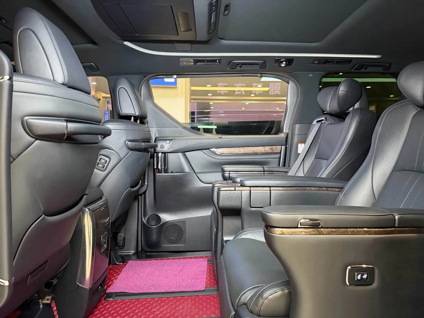 Toyota Vellfire 2021 — Photo 10/18