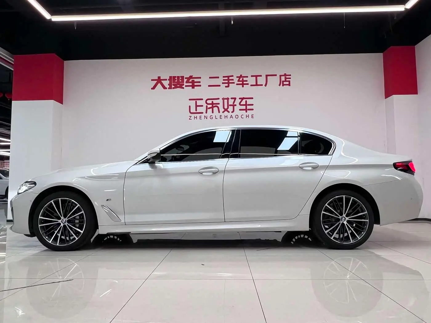 BMW 5 Series 2022 — Photo 2/11
