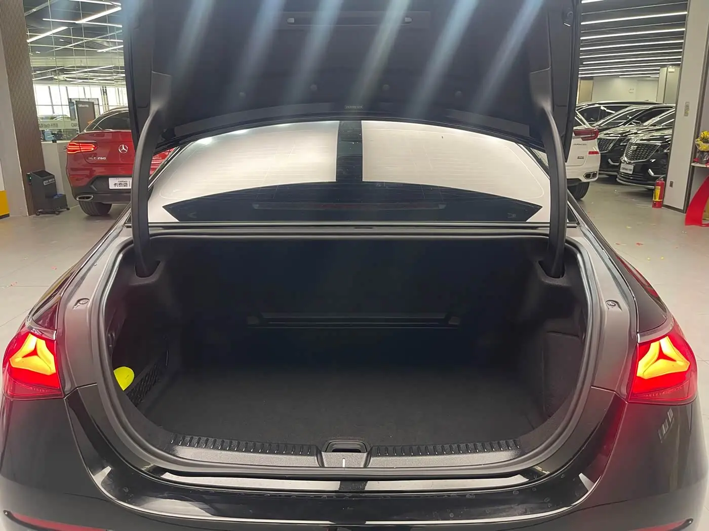 Mercedes-Benz E-Class 2024 — Photo 19/20