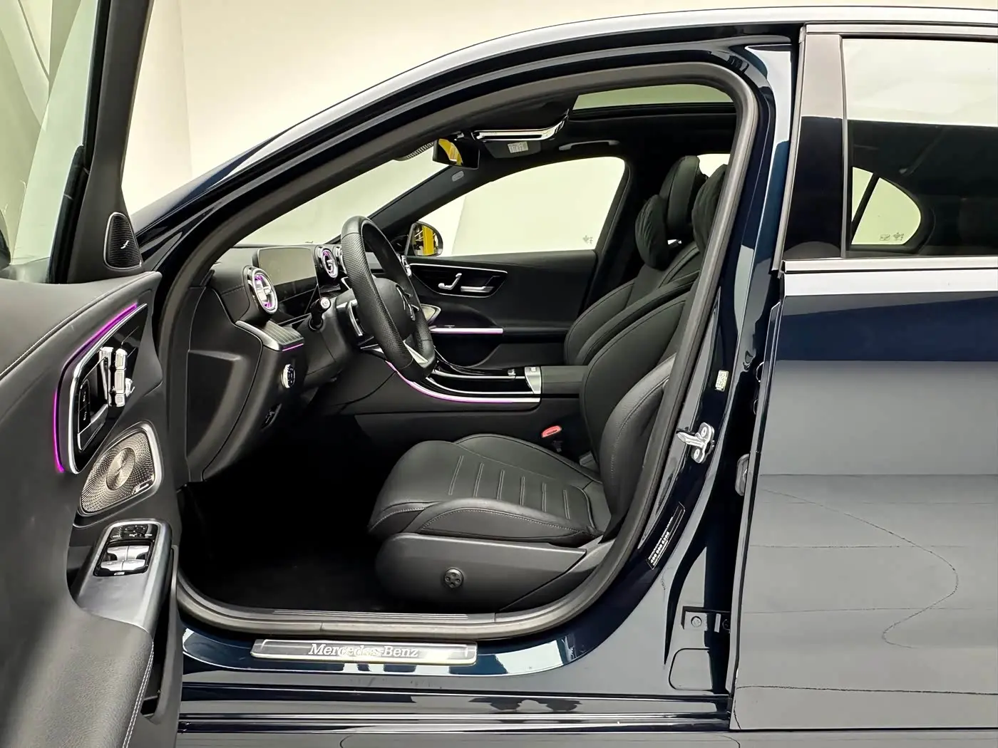 Mercedes-Benz C-Class 2024 — Photo 7/20