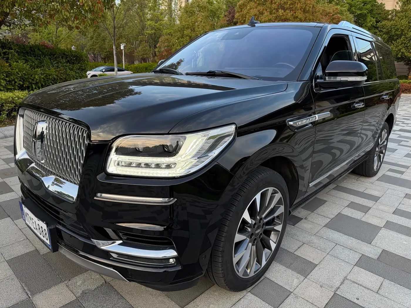 Lincoln Navigator 2018 — Photo 1/10
