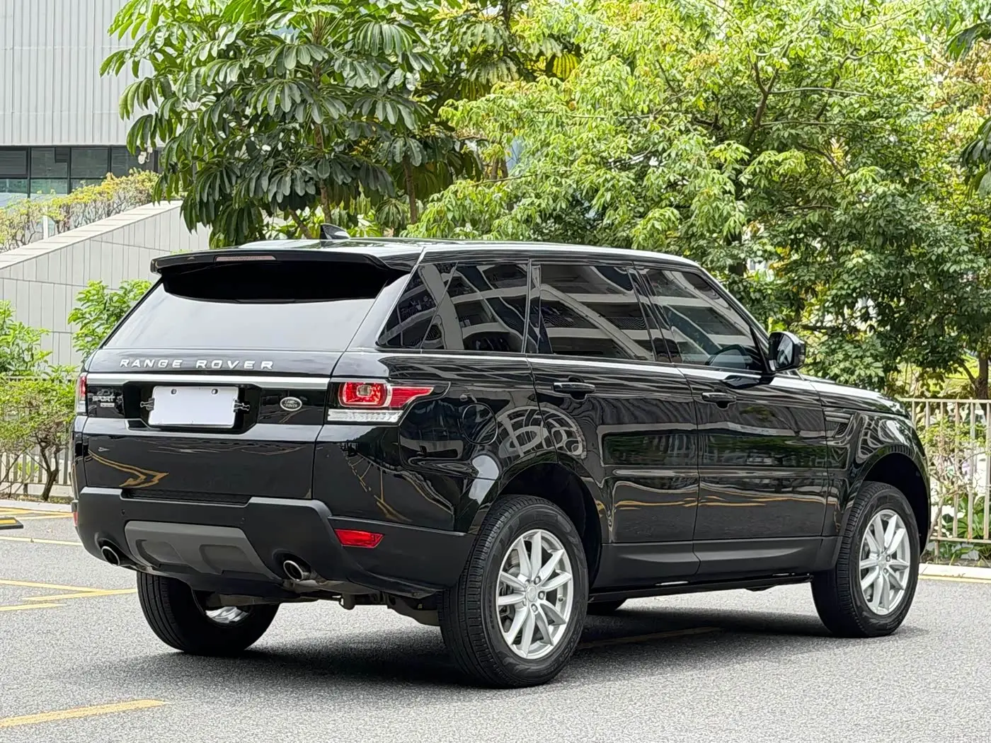 Land Rover Range Rover Sport 2017 — Photo 6/19