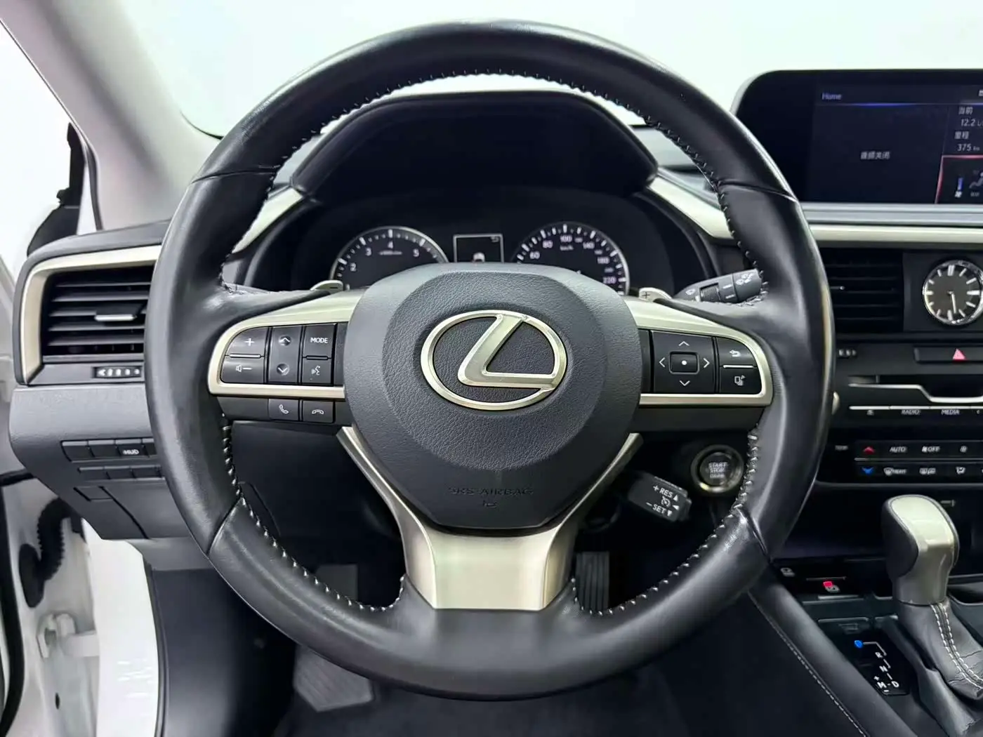 Lexus RX 2021 — Photo 17/20