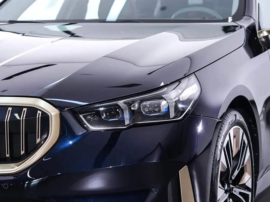 BMW 5 Series 2025 — Фото 10/20